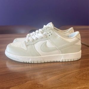 Nike dunk lows size 7